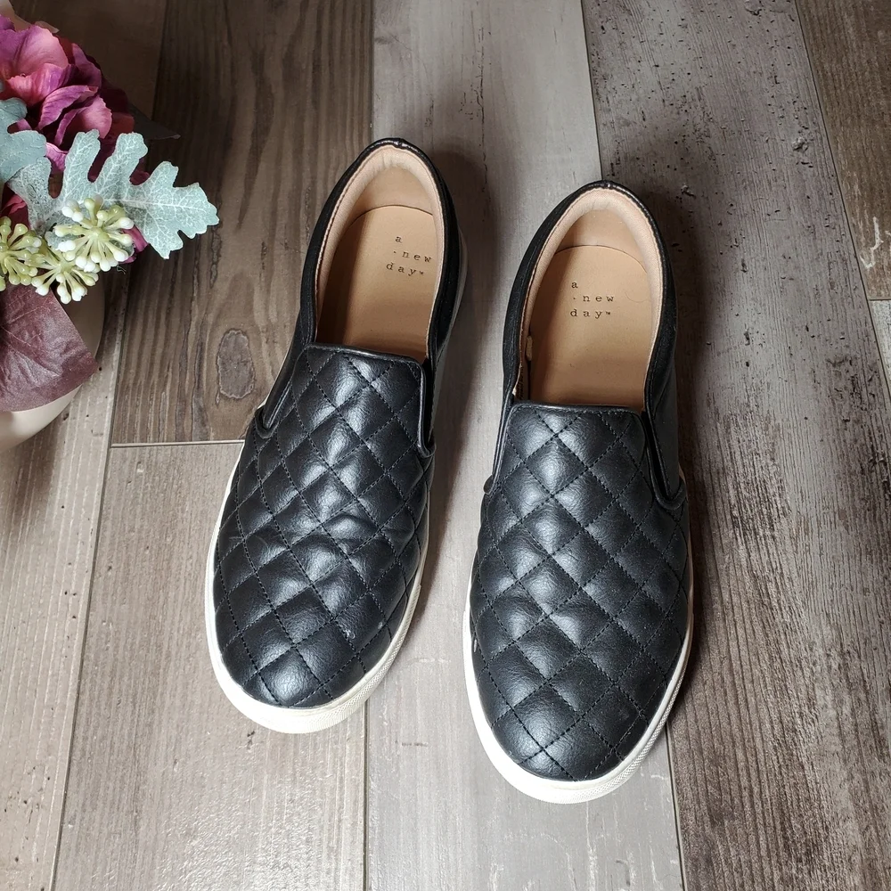a new day Black Quilted Women's Reese Loafer Sneakers Size 7 1/2